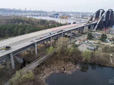 До конца года в Киеве планируют открыть автосообщение Подольско-Воскресенским мостом