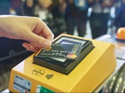 В столичном метро посчитали ежедневное количество оплат смартфонами и банковскими карточками