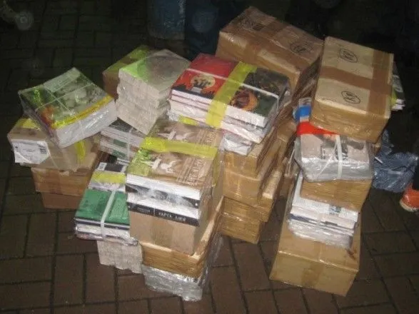 В поезде из Москвы изъяли более 40 пакетов контрабандных книг из РФ