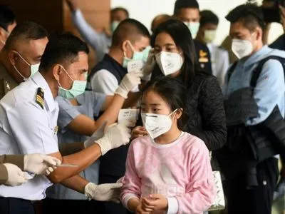 У МОЗ розповіли, скільки лікарів оглядають пасажирів з Китаю у "Борисполі"