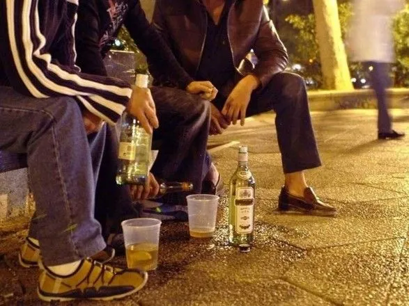 В Киеве за 2019 год наказали более 9 тыс. человек из-за распития алкоголя в общественных местах