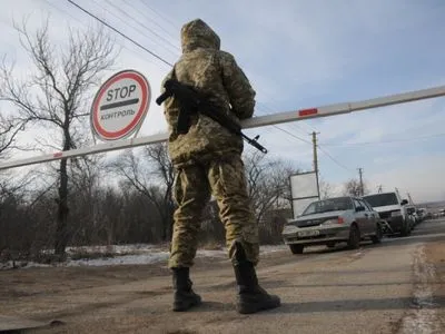 Ситуація на КПВВ на Донбасі: 220 автівок застрягли в чергах