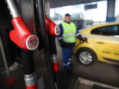 Гончарук похвастался, что в Украине удалось снизить цены на топливо на 2 грн