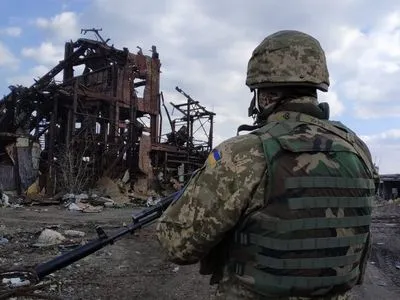 ООС: в результате вражеских обстрелов на Донбассе ранен военный