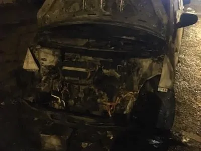 У Львові невідомі підпалили авто журналістам