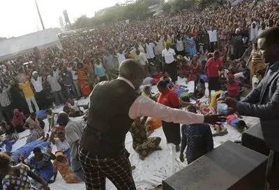 По меньшей мере 20 человек погибли в давке во время церковной службы в Танзании