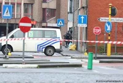 У Бельгії жінка напала з ножем на перехожих