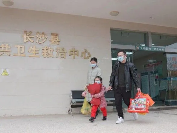 В Китае выписали 328 пациентов, выздоровевших от пневмонии, вызванной коронавирусом