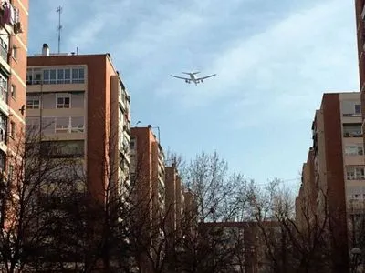 Самолет Air Canada из 130 пассажирами возвращается в Мадрид из-за частичного разрушения шасси и двигателя