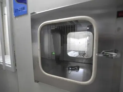 Построенная в Китае за 10 дней больница для зараженных коронавирусом приняла первых пациентов