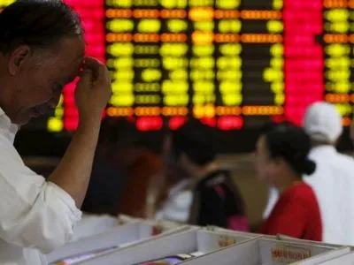 Китайский фондовый рынок обвалился после открытия торгов из-за коронавируса