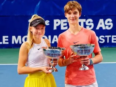 Украинский юниор стал триумфатором теннисного турнира во Франции