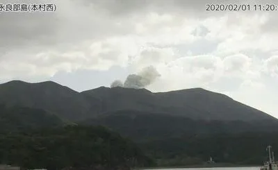 Вулкан в Японії викинув стовп диму та попелу на висоту 7 км