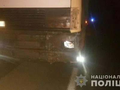 На трасі Київ-Одеса вантажівка на смерть збила чоловіка