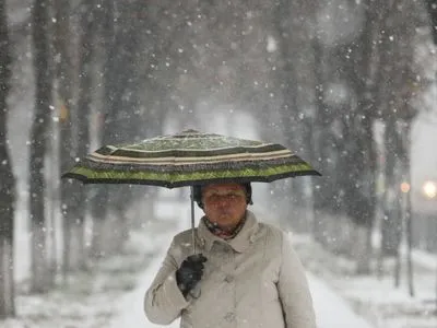 Сегодня по Украине пройдут дожди и снег