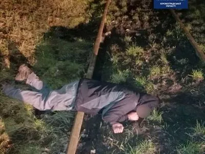 Пьяный мужчина заснул на железнодорожных рельсах в Кировоградской области
