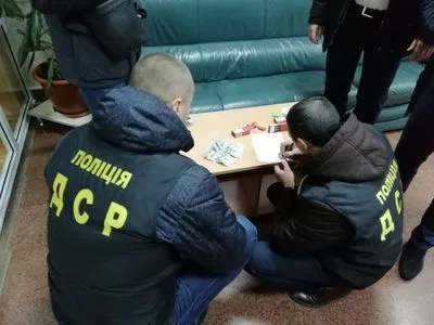 Депутата Вінницької облради затримали на хабарі у 300 доларів