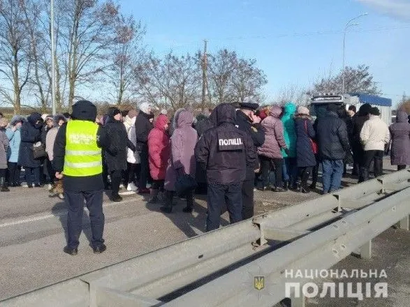 na-rivnenschini-protestuvalniki-perekrili-trasu-kiyiv-chop