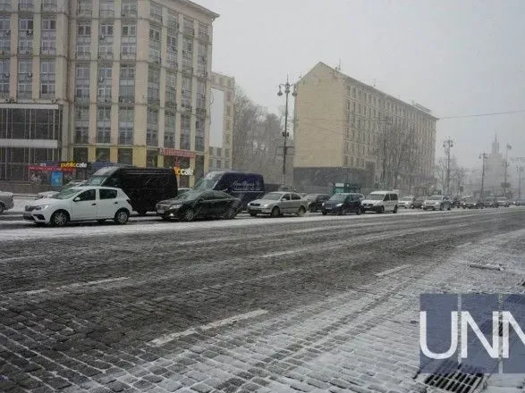 Снег идет: киевляне отреагировали на возвращение зимы