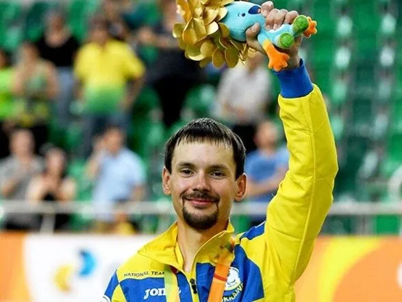 ukrayinskiy-paralimpiyets-viborov-medal-chs-z-velosportu