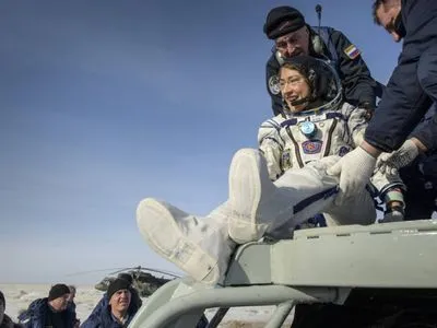 Астронавт-рекордсменка Крістіна Кох повернулася на Землю
