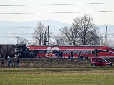 Катастрофа поезда в Италии: опубликованы видео с места ЧП, в которой погибли по меньшей мере 2 человека