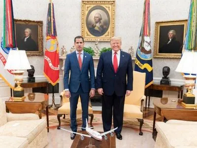 Трамп у Білому домі вперше зустрівся з Гуайдо