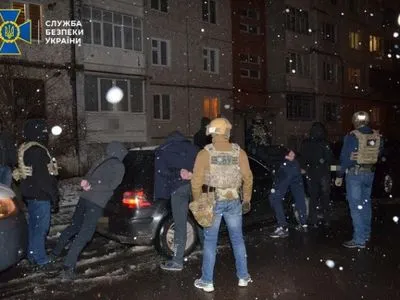 На Прикарпатье задержали банду за вымогательство денег с коммерсантки