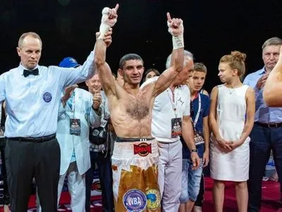 Украинский боксер Далакян защитил титул чемпиона мира WBA