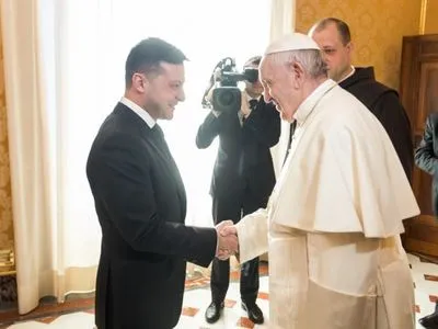 Зеленський запросив Папу Римського в Україну