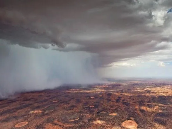 Зливи в Австралії загасили тривалі лісові пожежі і викликали підтоплення