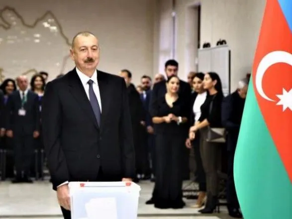 v-azerbaydzhani-vpershe-v-istoriyi-krayini-prokhodyat-pozachergovi-parlamentski-vibori