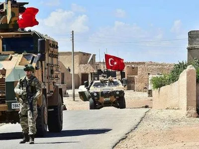 Туреччина перекидає на північ Сирії військову техніку на тлі наступу армії Асада