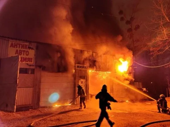 В Киеве ночью горела автомойка