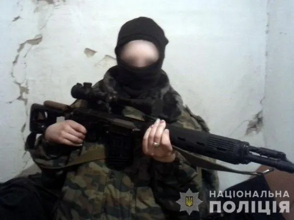 Полицейским в Донецкой области добровольно сдалась наёмница боевиков