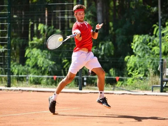 ukrayinski-tenisisti-svyatkuvali-peremogi-na-starti-turniriv-v-indiyi-ta-frantsiyi