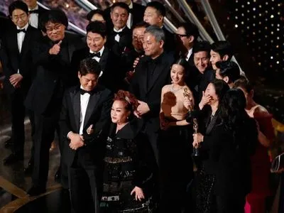 Оскар-2020: президент Південної Кореї привітав авторів стрічки "Паразити"