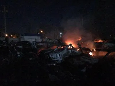В Одесі через пожежу на штрафмайданчику вогнем пошкоджено більше 20 автомобілів