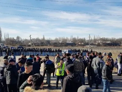 Столкновения в Казахстане: часть беженцев возвращается домой из Кыргызстана