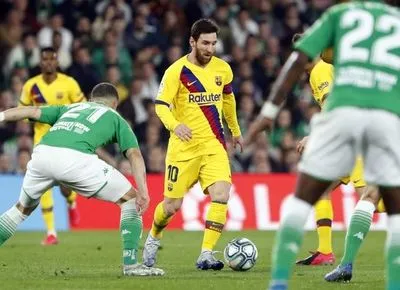 Пять голов и два удаления: "Барселона" одержала победу благодаря трем ассистам Месси