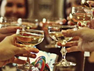 Алкогольні традиції: що і як п'ють жителі різних країн