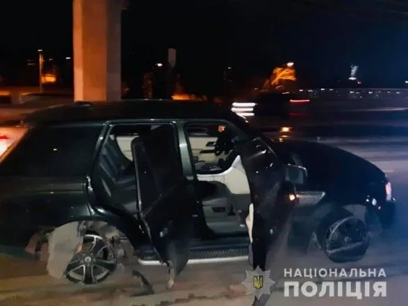 В Киеве на мосту Метро полиция устроила стрельбу