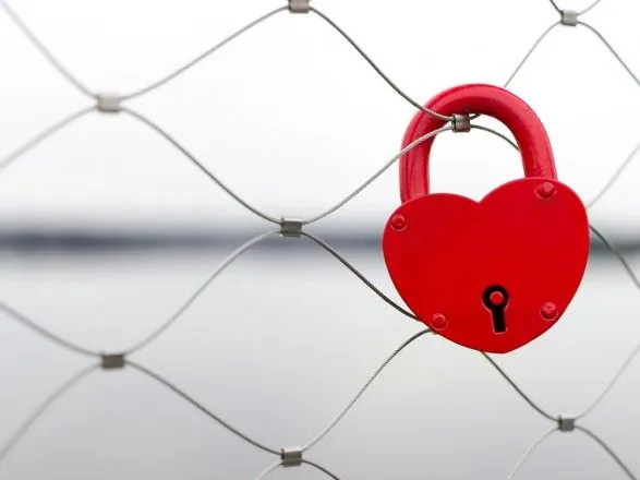 Психолог дала поради, як людині без пари не впасти у розпач у День Святого Валентина