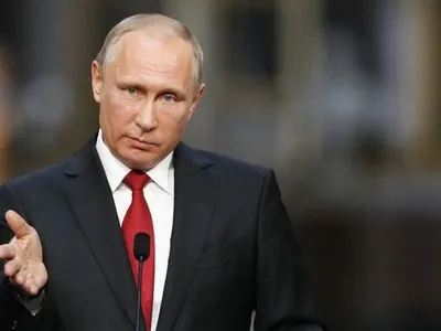 Путин поддерживает внесение в конституцию запрета "на отчуждение территорий России"