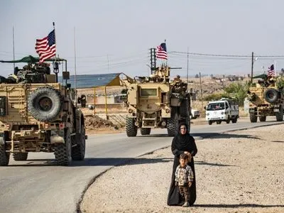 Опубліковано відео нападу сирійців з камінням на американську військову колону