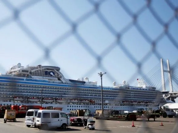 Власти Японии эвакуируют с круизного лайнера Diamond Princess пожилых людей