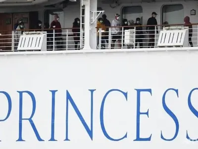 Первых пассажиров эвакуировали из пораженного коронавирусом лайнера Diamond Princess