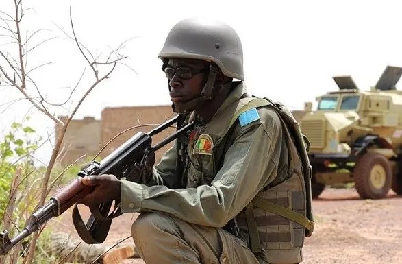 Из-за нападения боевиков на деревню в Мали погибли 21 человек