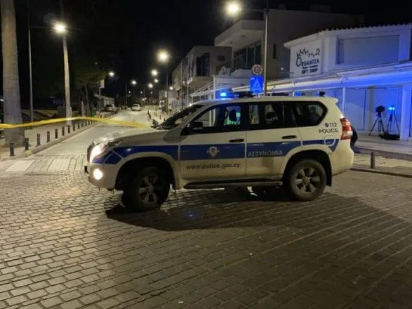 На Кіпрі невідомий із автомату обстріляв кафе: четверо людей поранено