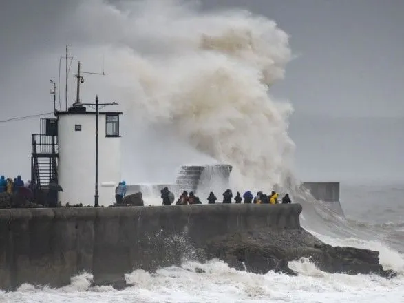 В Великобритании бушует ураган, есть жертвы